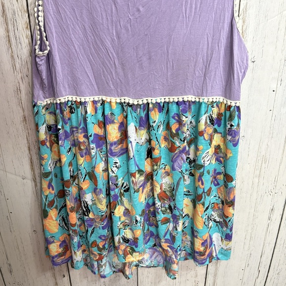 Celeste Floral Pattern Tank Top - Picture 3 of 9